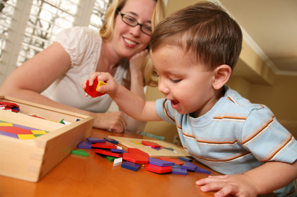 mom-and-toddler-playing-with-blocks