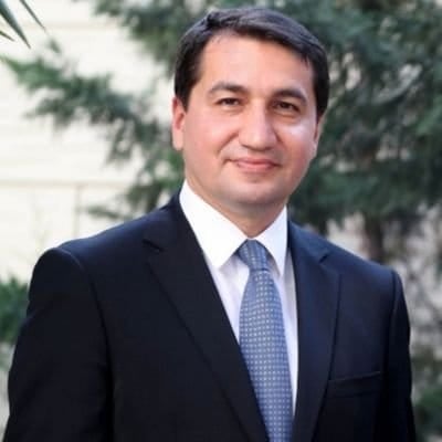 • Hikmet Hajiyev është këshilltar special për punët e jashtme të presidentit të Azerbajxhanit.