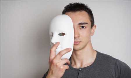 narzicist njeri me maske