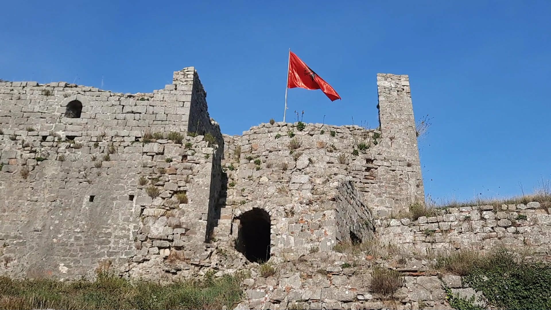 flamuri-shqiptar-kalaja-rozafes