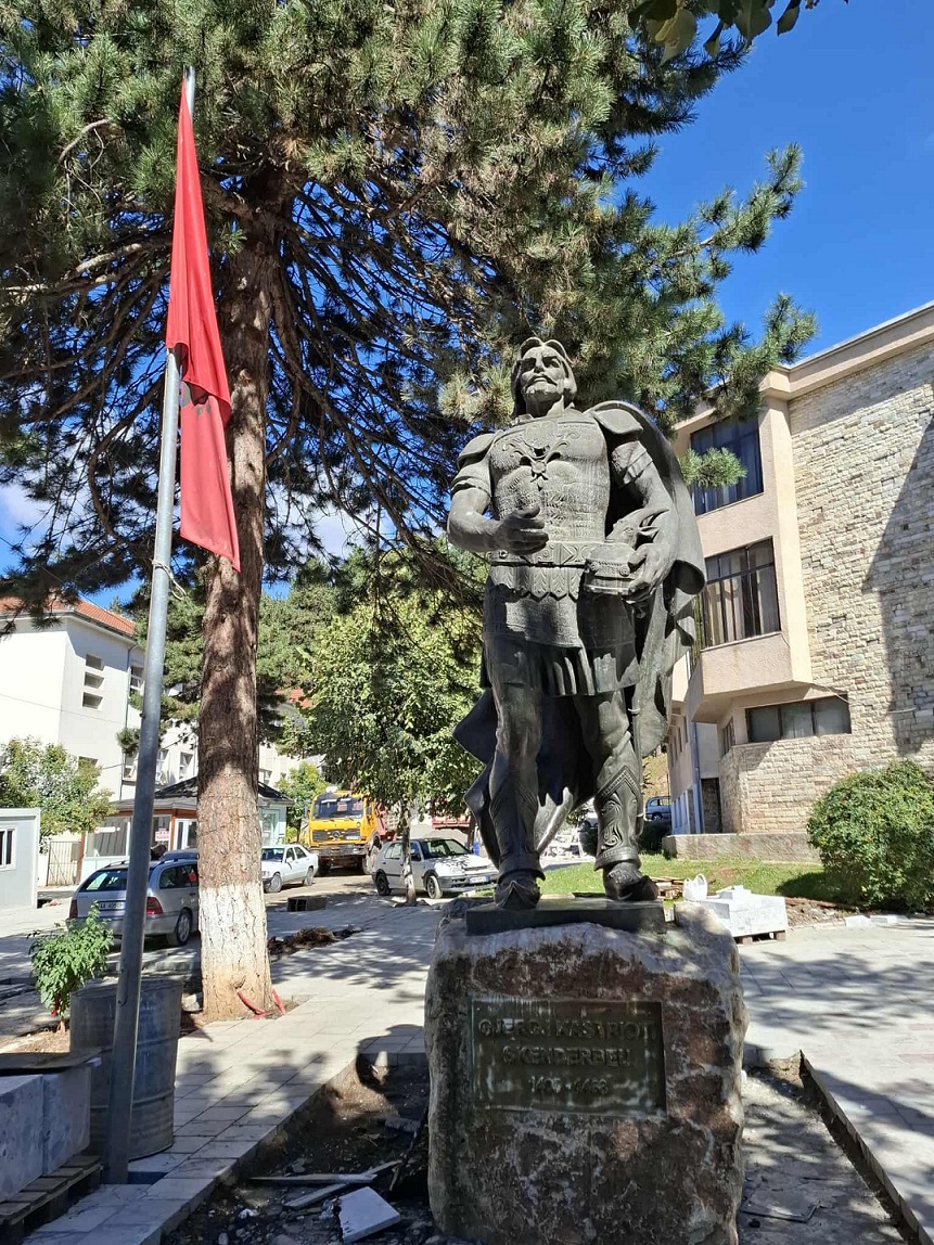 skenderbeu-monument-peshkopi