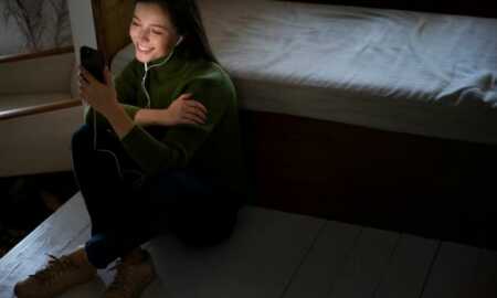 adoleshente-celular-naten