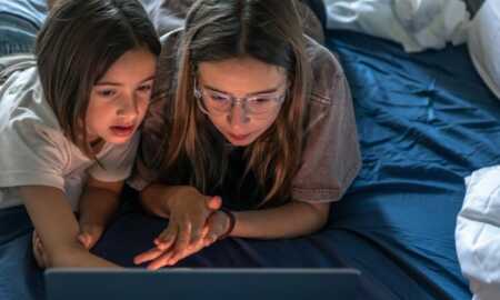 adoleshente-internet