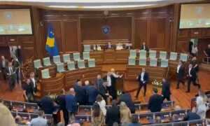 Tensione kuvendi Kosove